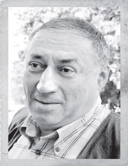  Мнацаканян 
 Сергей Мигранович 